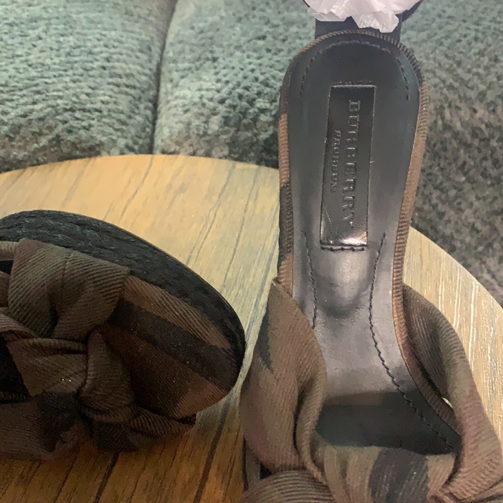 AUTHENTIC BURBERRY WEDGES - Picture 9 of 9